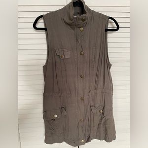 Charlotte Russe Sleeveless Bottom-Down Zip-Up Utility Jacket Vest Size L